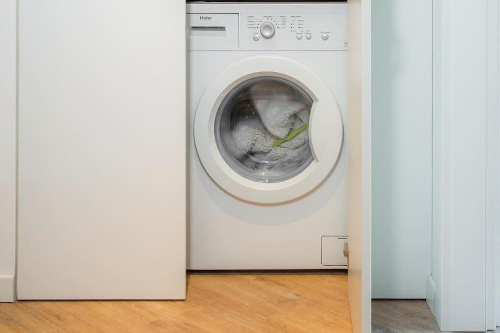 B&B Gocciadoro 26 Nuovo, Climatizzato, Zona Ospedale, Posto Auto Trydent Zewnętrze zdjęcie