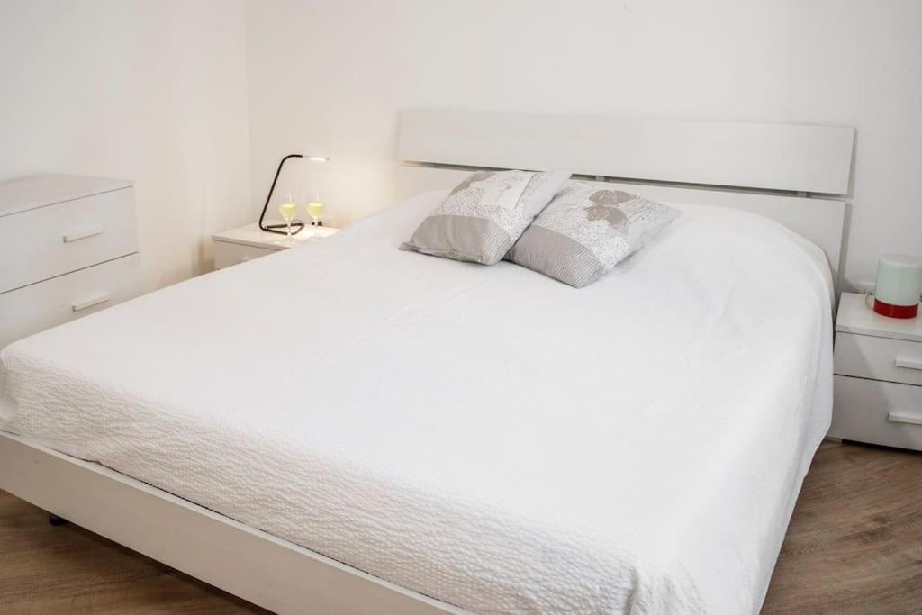 B&B Gocciadoro 26 Nuovo, Climatizzato, Zona Ospedale, Posto Auto Trydent Zewnętrze zdjęcie